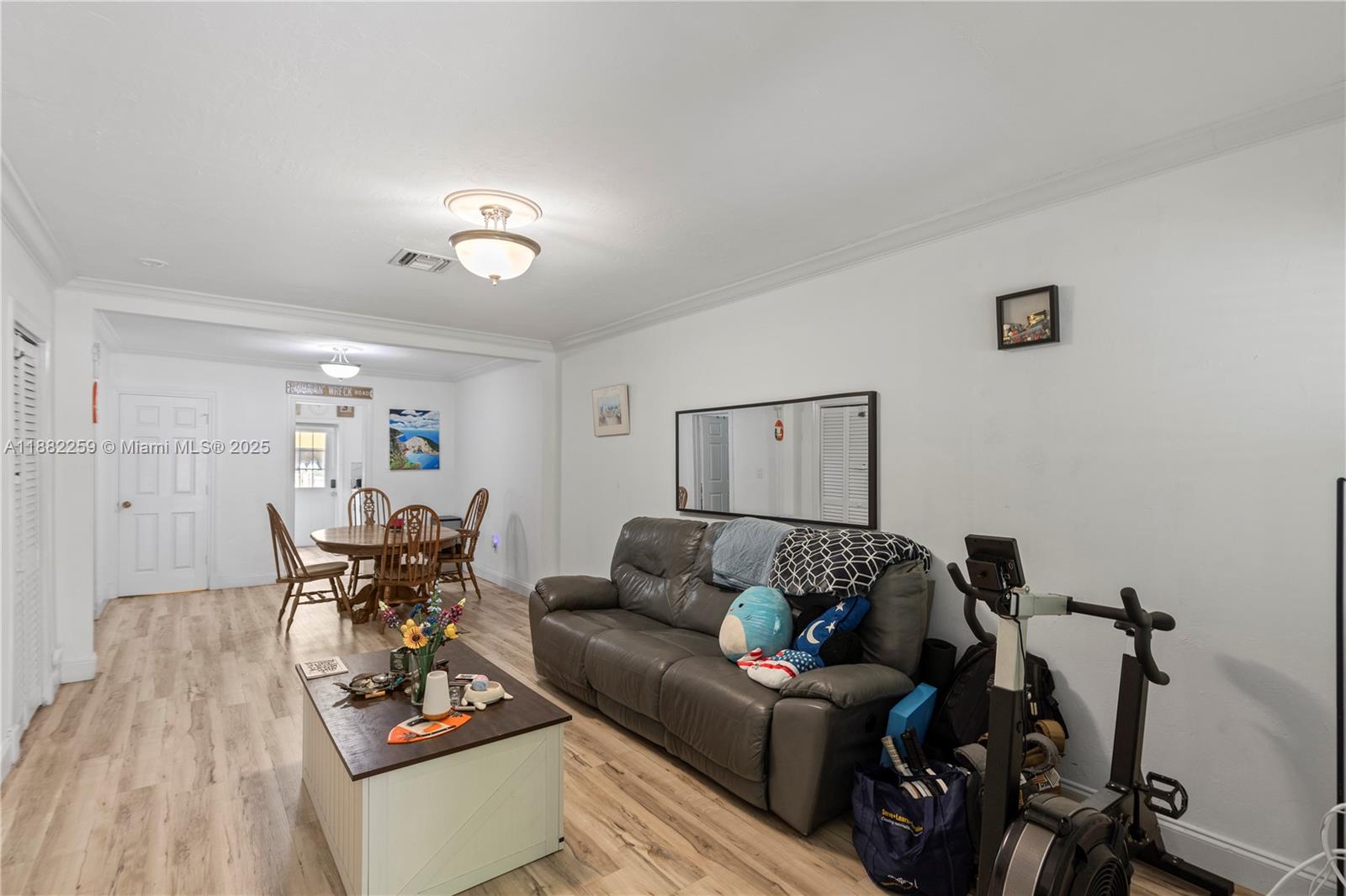 See details / 1957 sq. ft. $ 2025-09-20 0 Photo