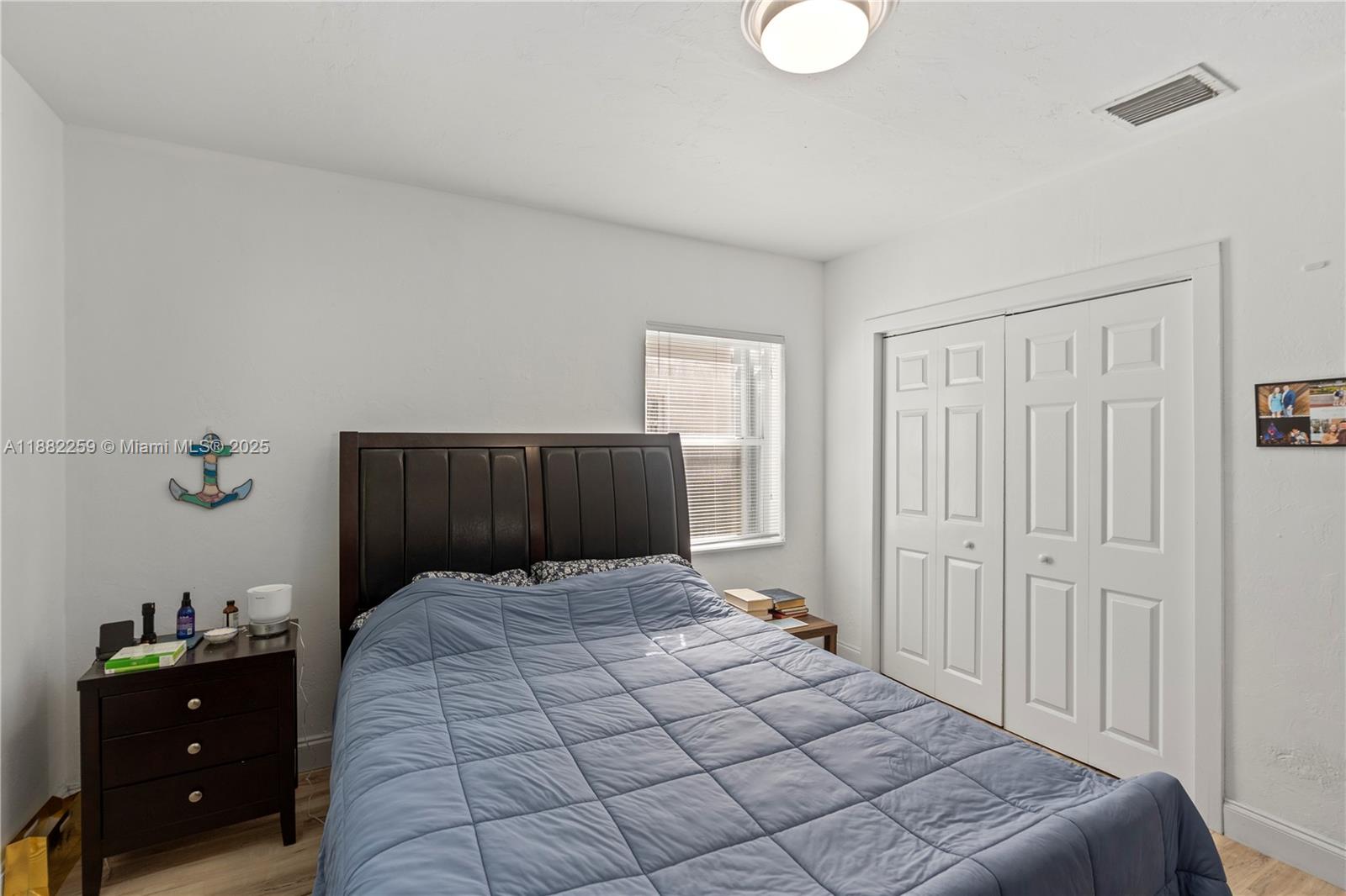 See details / 1957 sq. ft. $ 2025-09-20 0 Photo