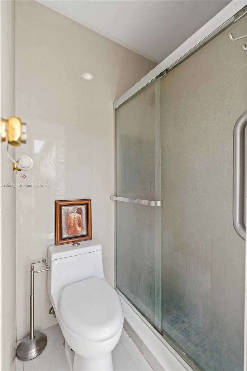 See details / 1957 sq. ft. $ 2025-09-20 0 Photo