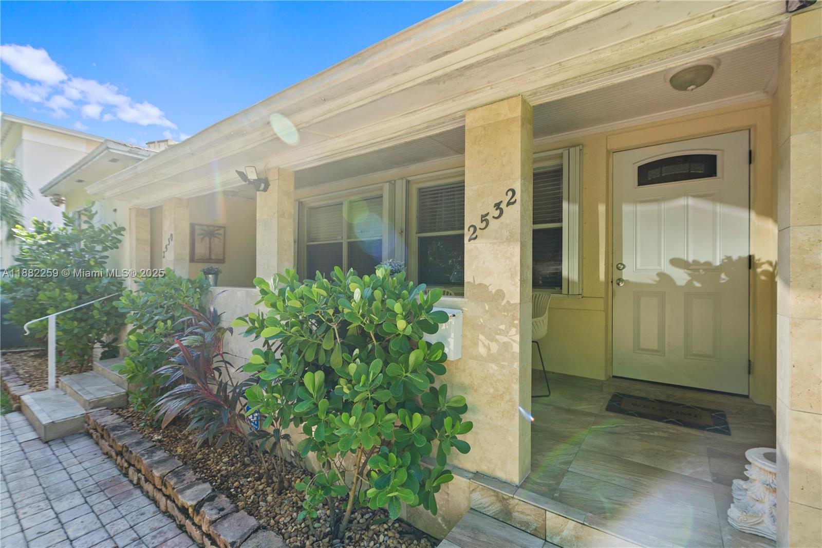 See details / 1957 sq. ft. $ 2025-09-20 0 Photo