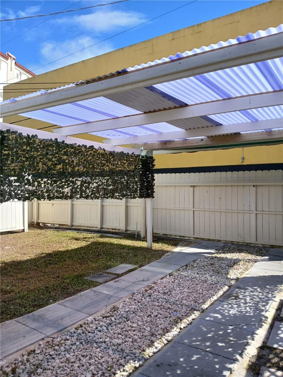 See details / 1957 sq. ft. $ 2025-09-20 0 Photo