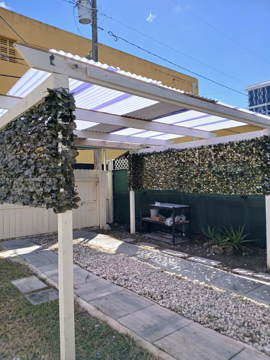 See details / 1957 sq. ft. $ 2025-09-20 0 Photo