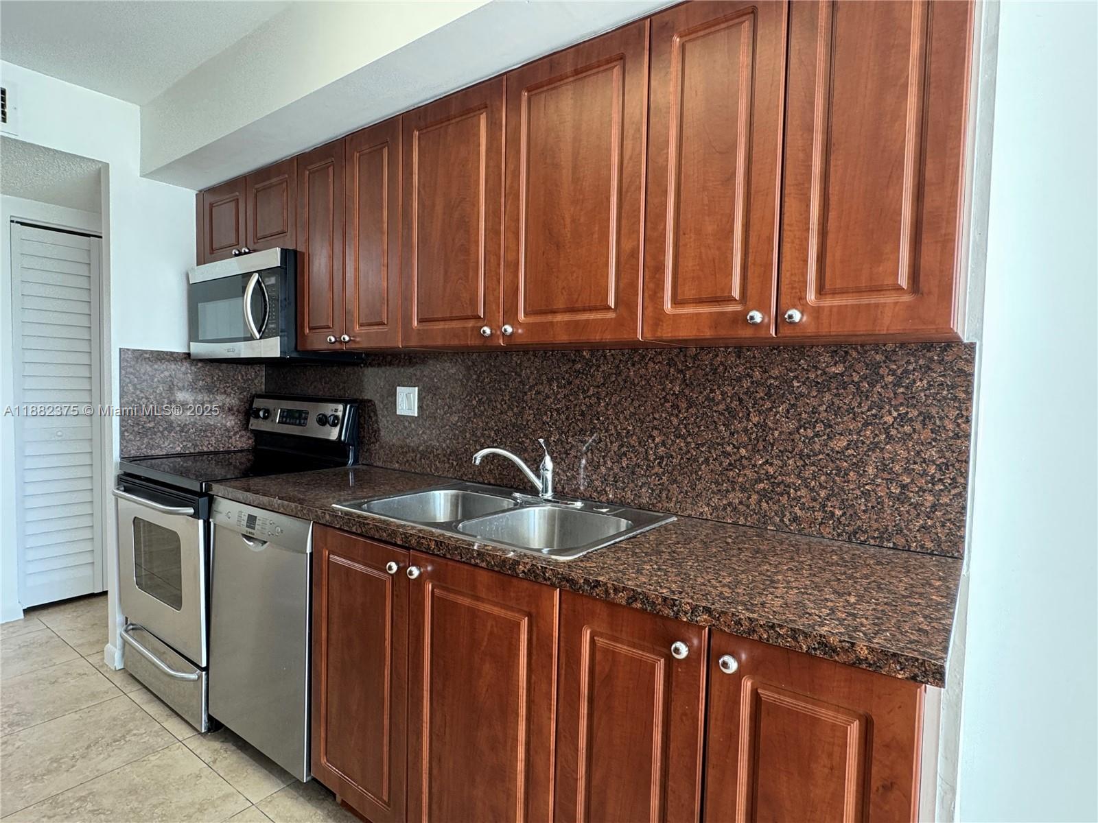 M01 2 / 2 1286 sq. ft. $ 2025-09-21 0 foto