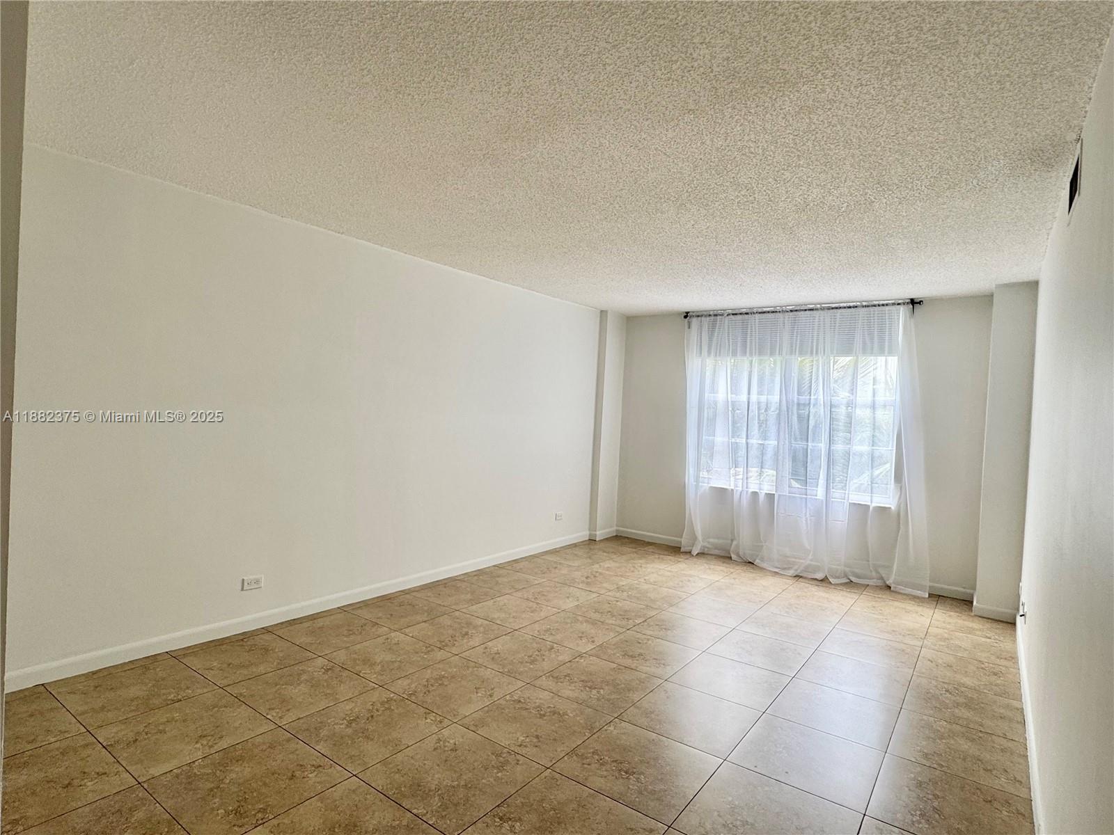 M01 2 / 2 1286 sq. ft. $ 2025-09-21 0 foto