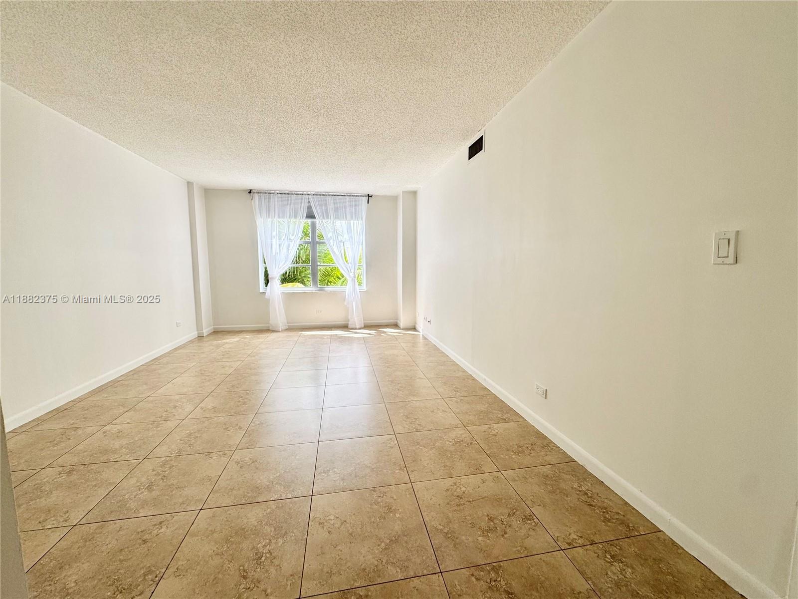 M01 2 / 2 1286 sq. ft. $ 2025-09-21 0 foto