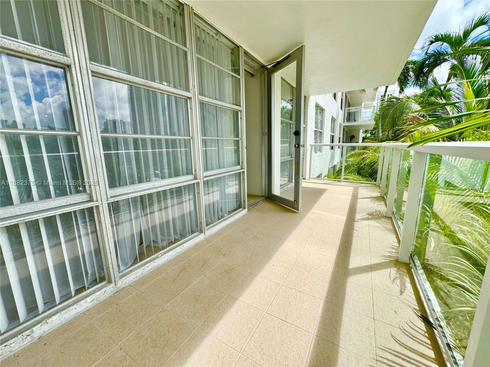 M01 2 / 2 1286 sq. ft. $ 2025-09-21 0 foto