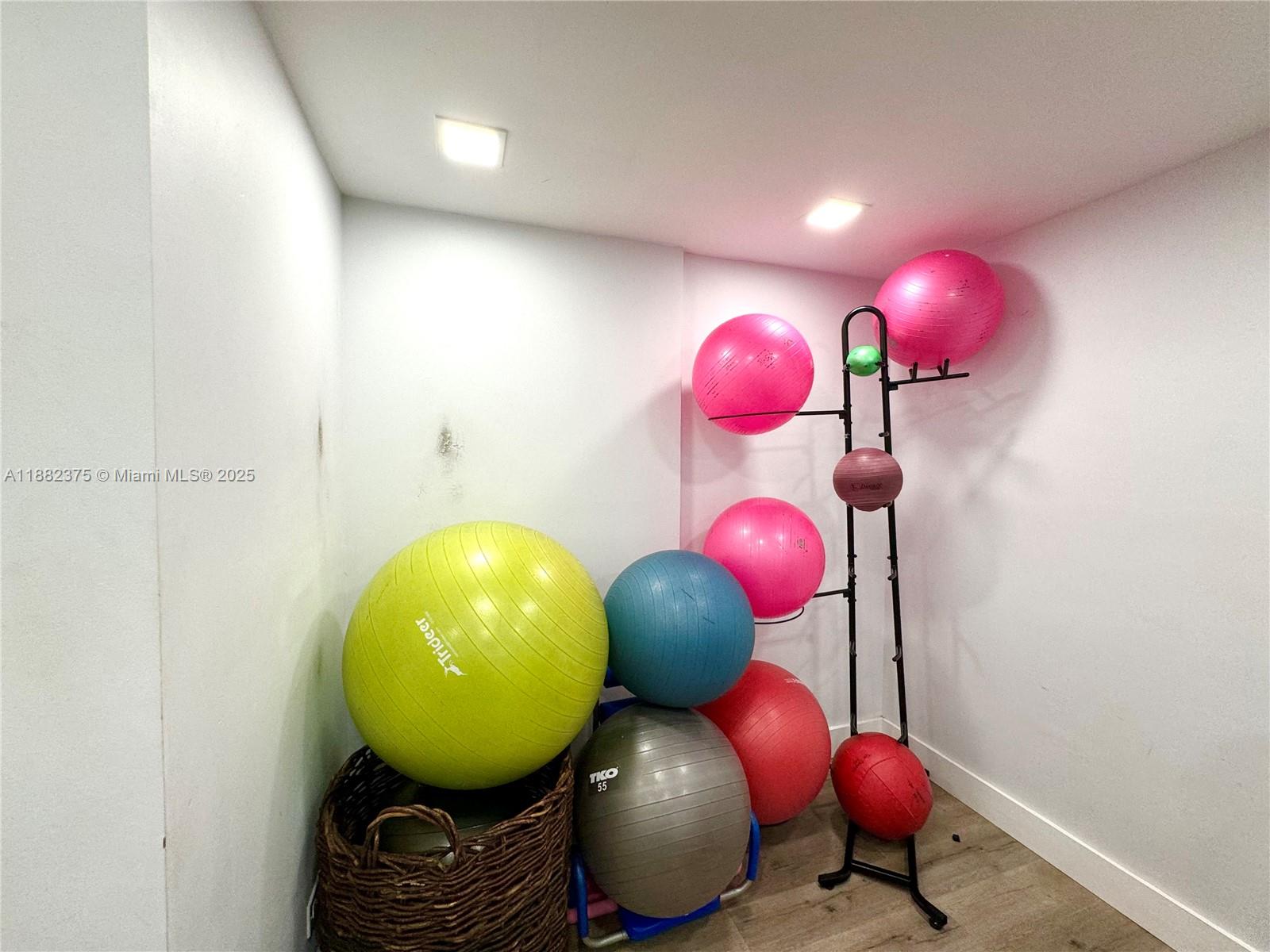 M01 2 / 2 1286 sq. ft. $ 2025-09-21 0 foto