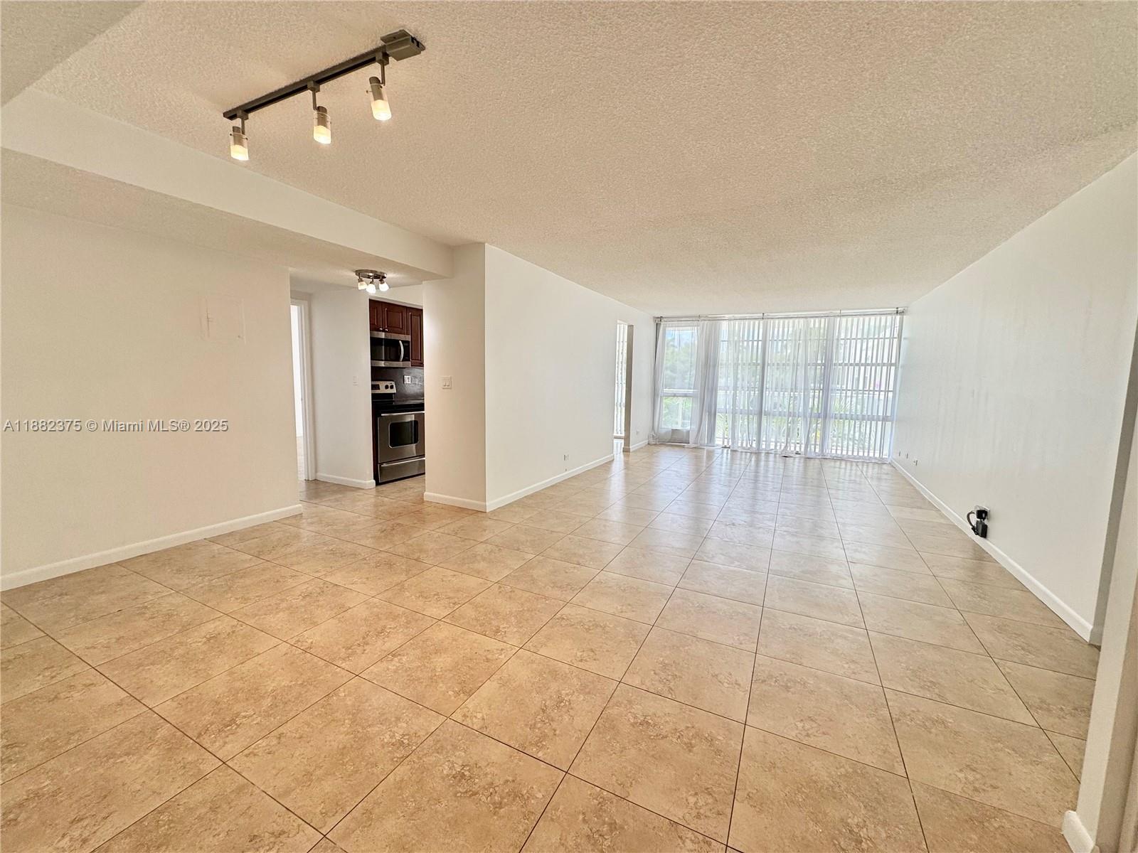 M01 2 / 2 1286 sq. ft. $ 2025-09-21 0 foto