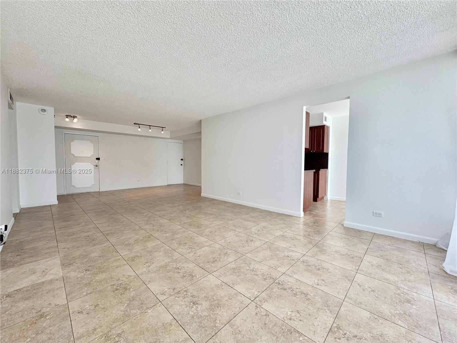 M01 2 / 2 1286 sq. ft. $ 2025-09-21 0 foto