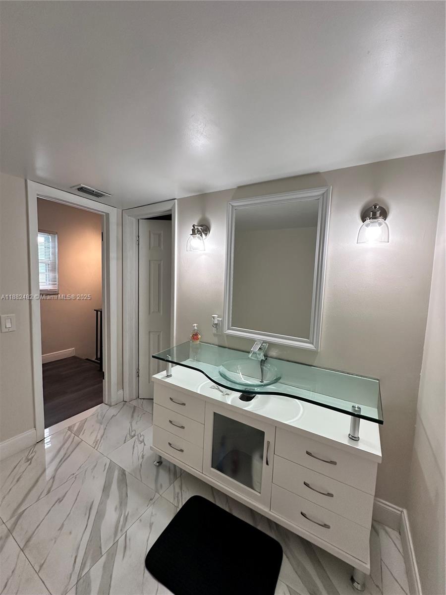 See details / 3397 sq. ft. $ 2025-09-22 0 Photo