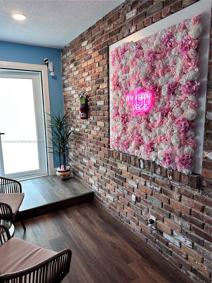 See details / 3397 sq. ft. $ 2025-09-22 0 Photo