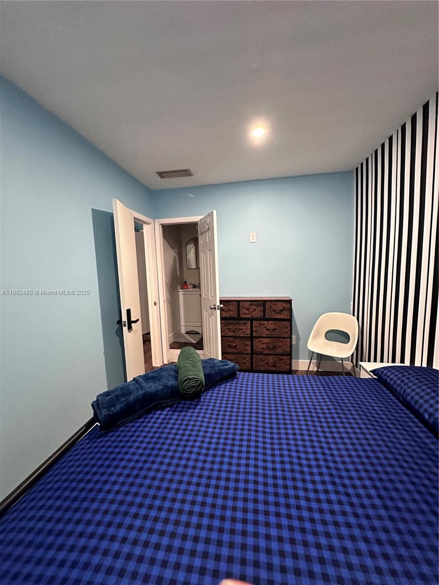 See details / 3397 sq. ft. $ 2025-09-22 0 Photo