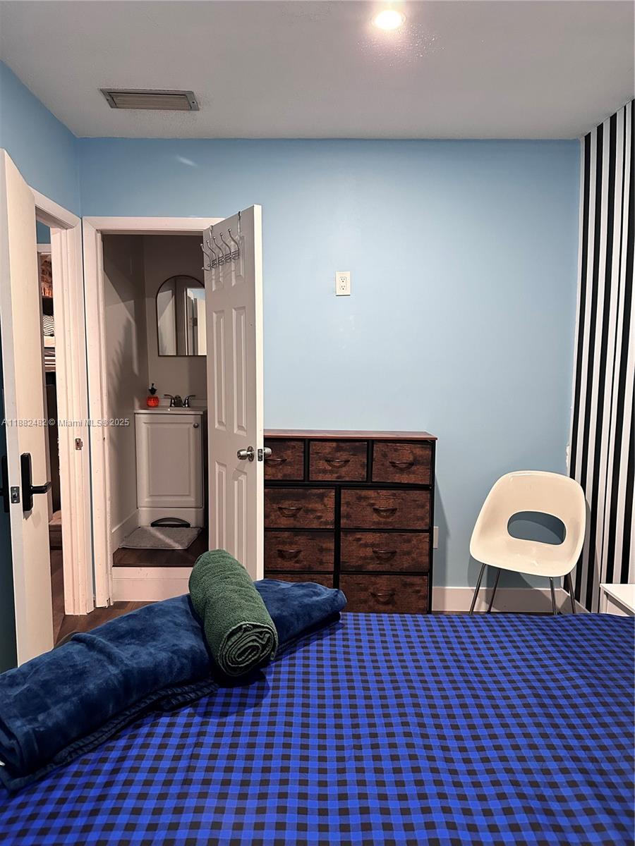 See details / 3397 sq. ft. $ 2025-09-22 0 Photo