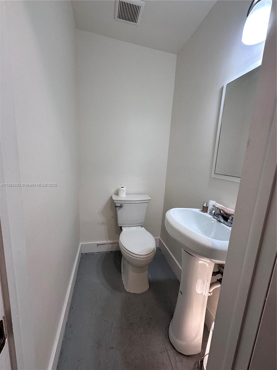 See details / 3397 sq. ft. $ 2025-09-22 0 Photo
