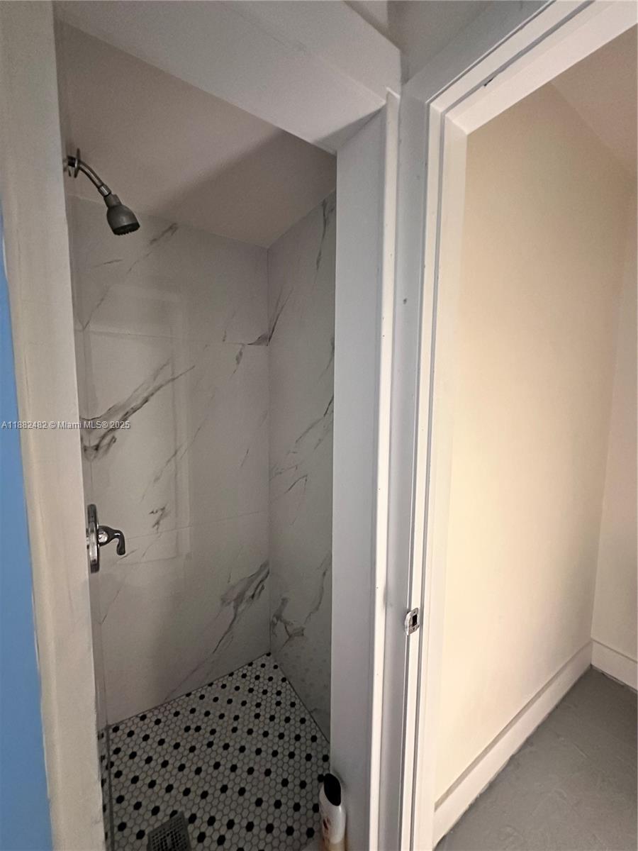 See details / 3397 sq. ft. $ 2025-09-22 0 Photo