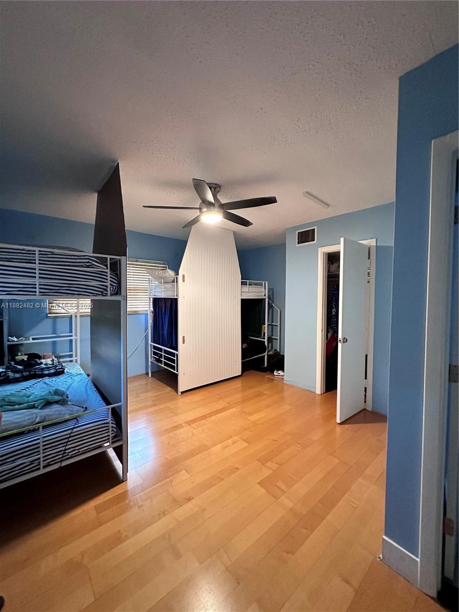 See details / 3397 sq. ft. $ 2025-09-22 0 Photo