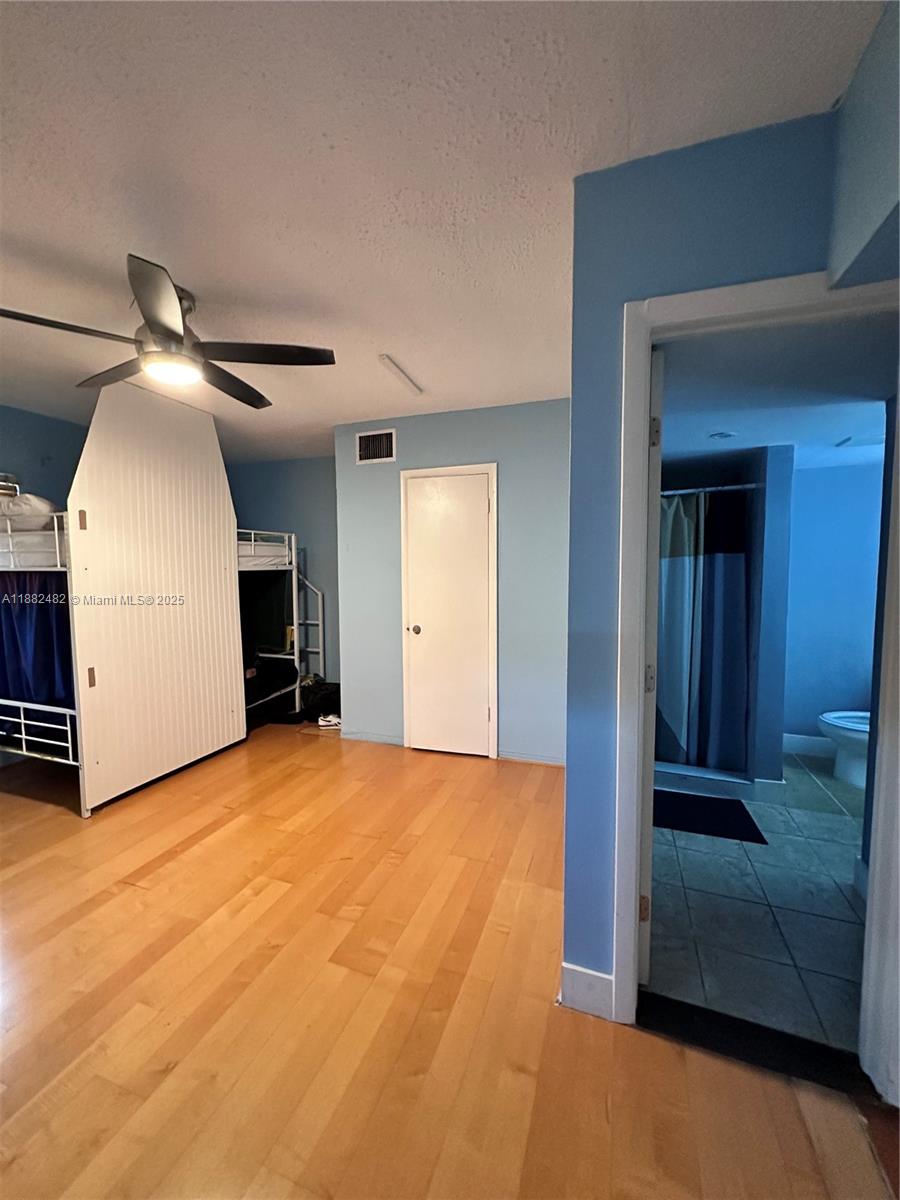 See details / 3397 sq. ft. $ 2025-09-22 0 Photo