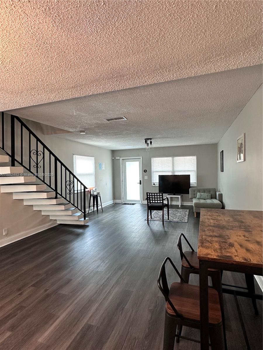 See details / 3397 sq. ft. $ 2025-09-22 0 Photo