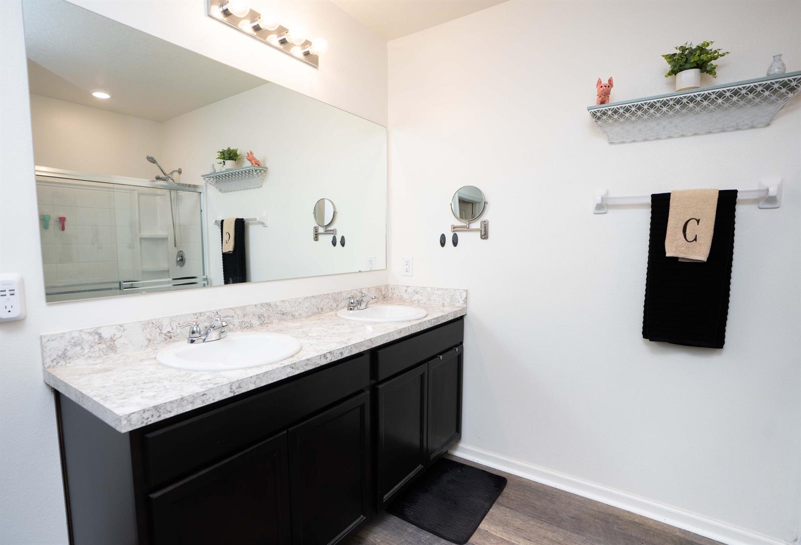 See details 8620 3 / 2 1672 sq. ft. $ 2026-09-03 0 Photo