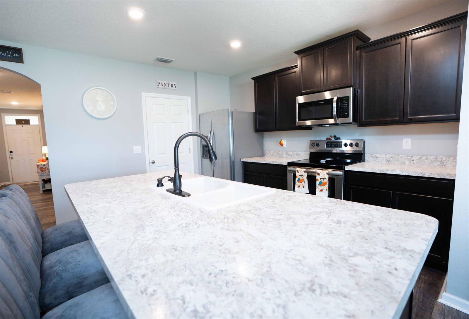 See details 8620 3 / 2 1672 sq. ft. $ 2026-09-03 0 Photo