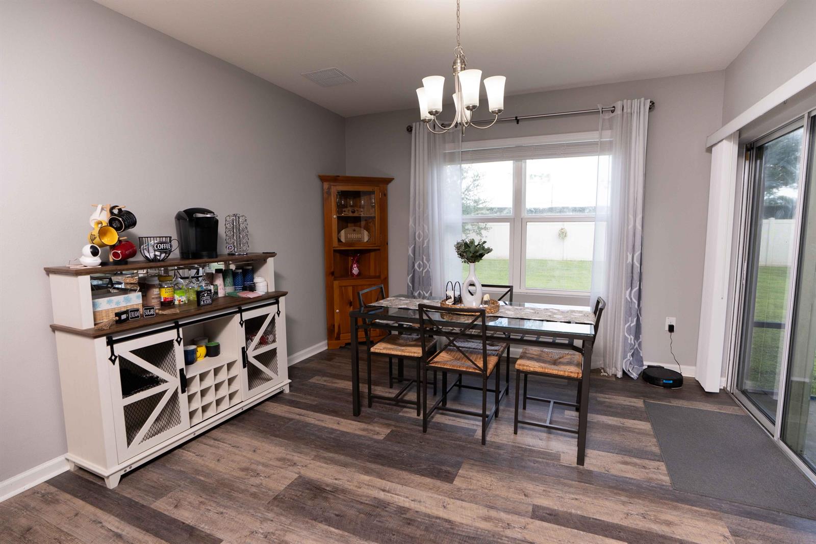 See details 8620 3 / 2 1672 sq. ft. $ 2026-09-03 0 Photo