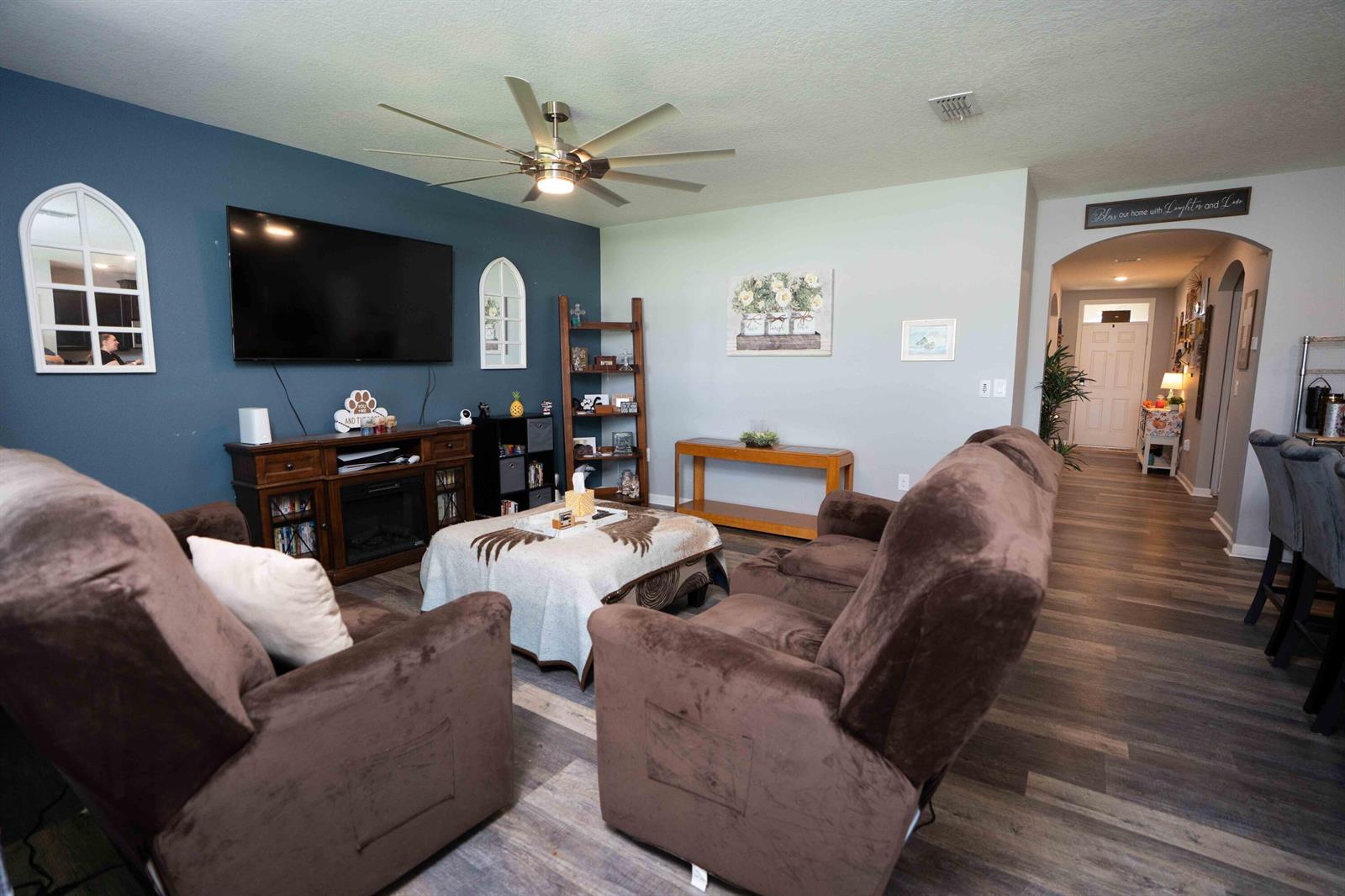 See details 8620 3 / 2 1672 sq. ft. $ 2026-09-03 0 Photo