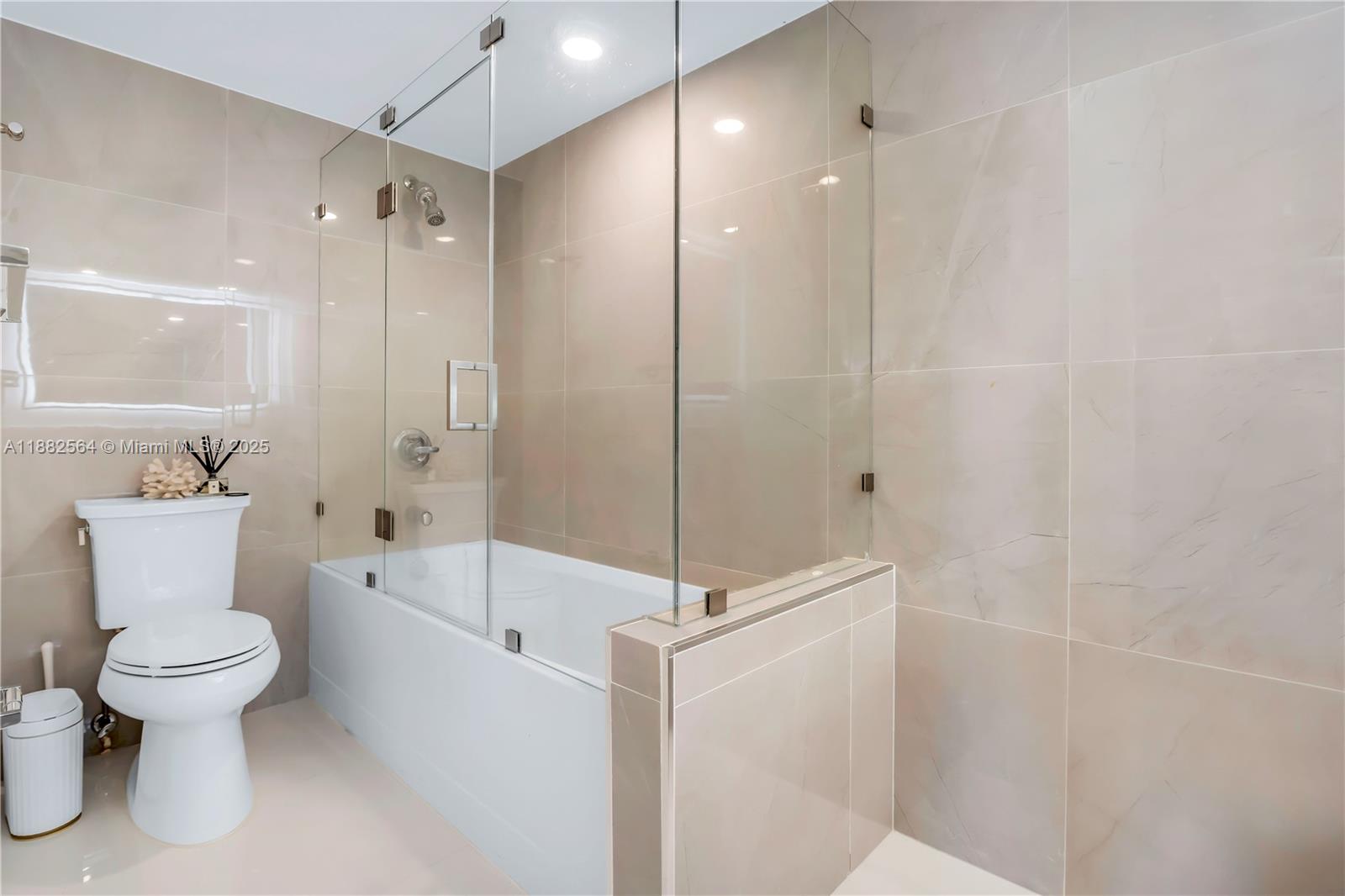 Photo of 3701 Country Club Dr  #1609, Aventura, Florida, 33180 - 