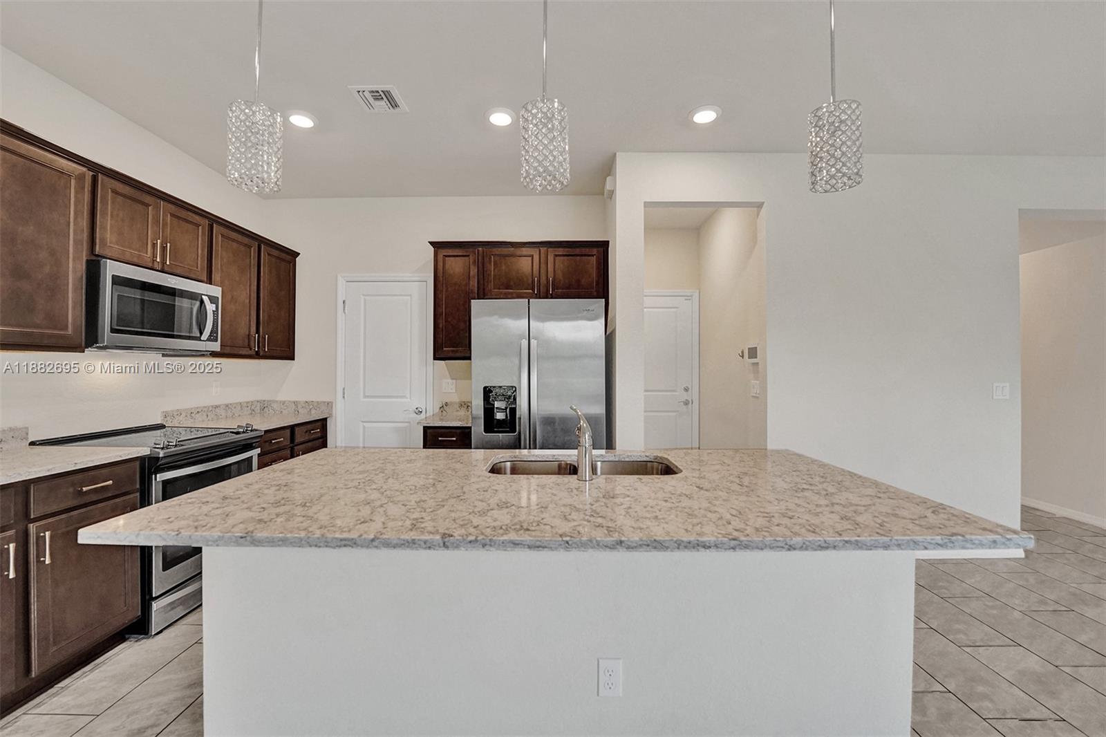 4764 3 / 3 1780 sq. ft. $ 2025-09-22 0 Photo
