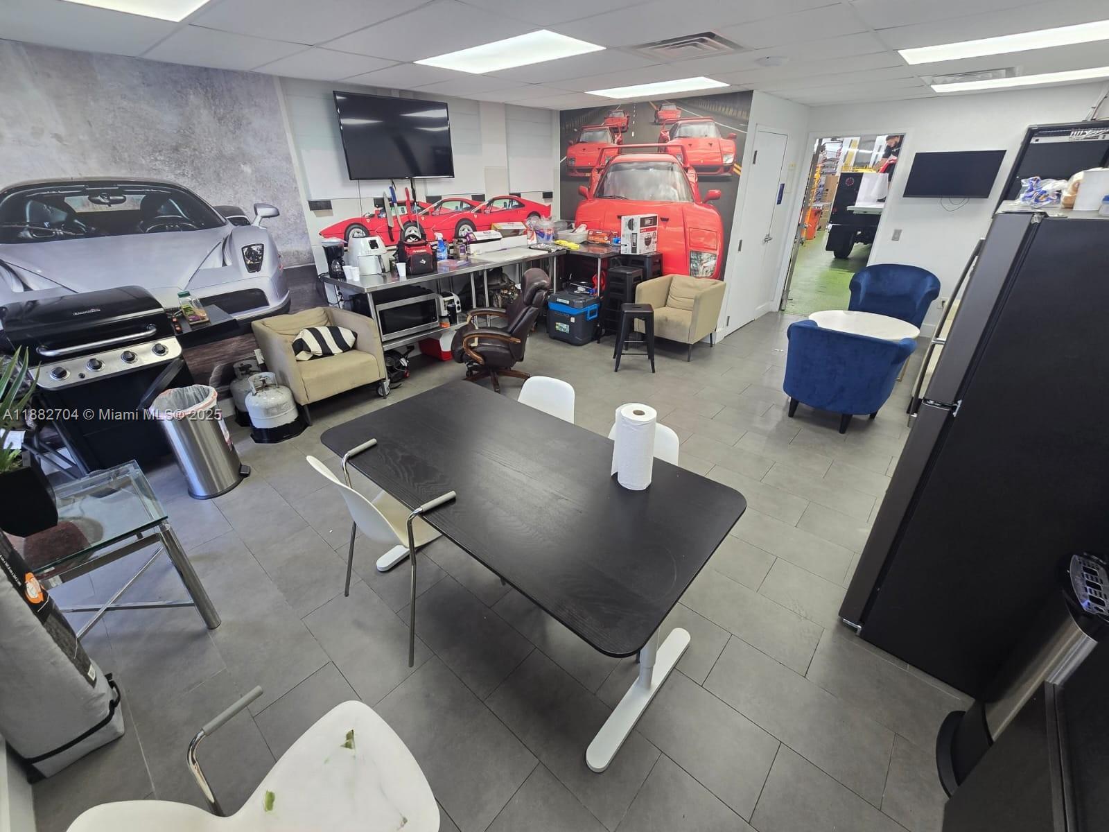 18B  /   sq. ft. $ 2025-09-22 0 Photo