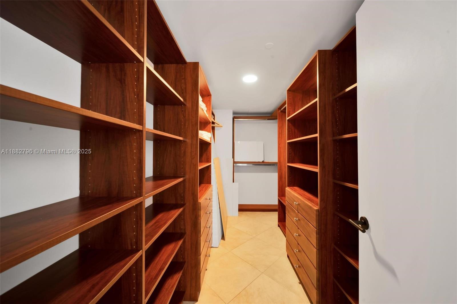 4704 3 / 3 1675 sq. ft. $ 2025-09-22 0 Photo