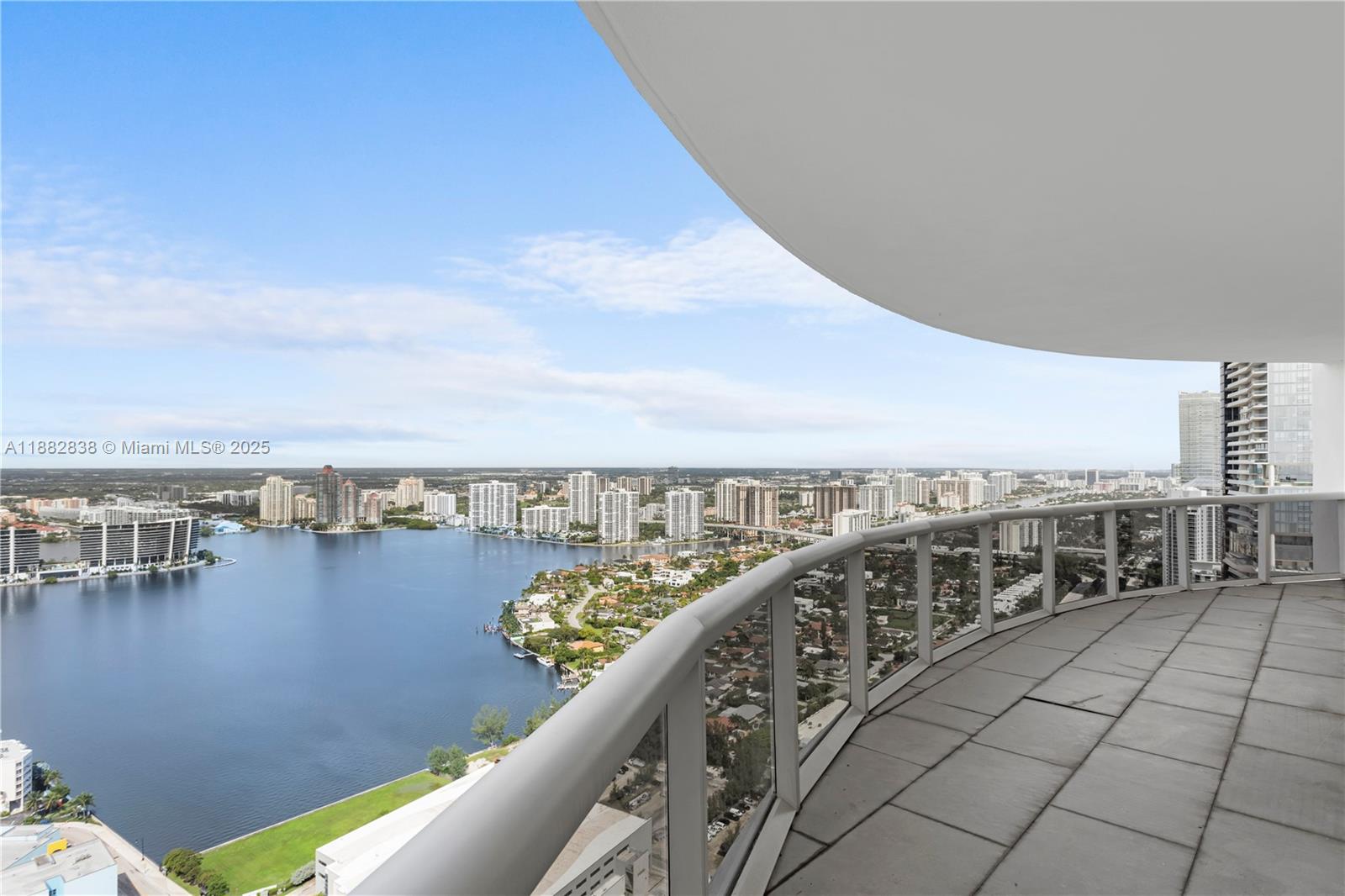 5301 3 / 4 3016 sq. ft. $ 2025-09-22 0 foto