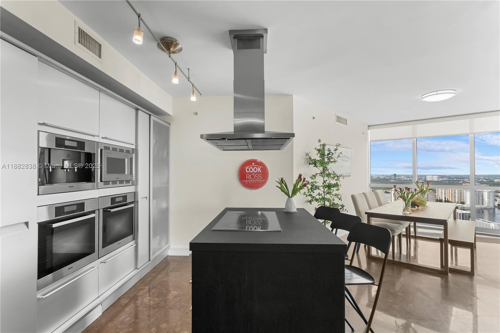 5301 3 / 4 3016 sq. ft. $ 2025-09-22 0 foto
