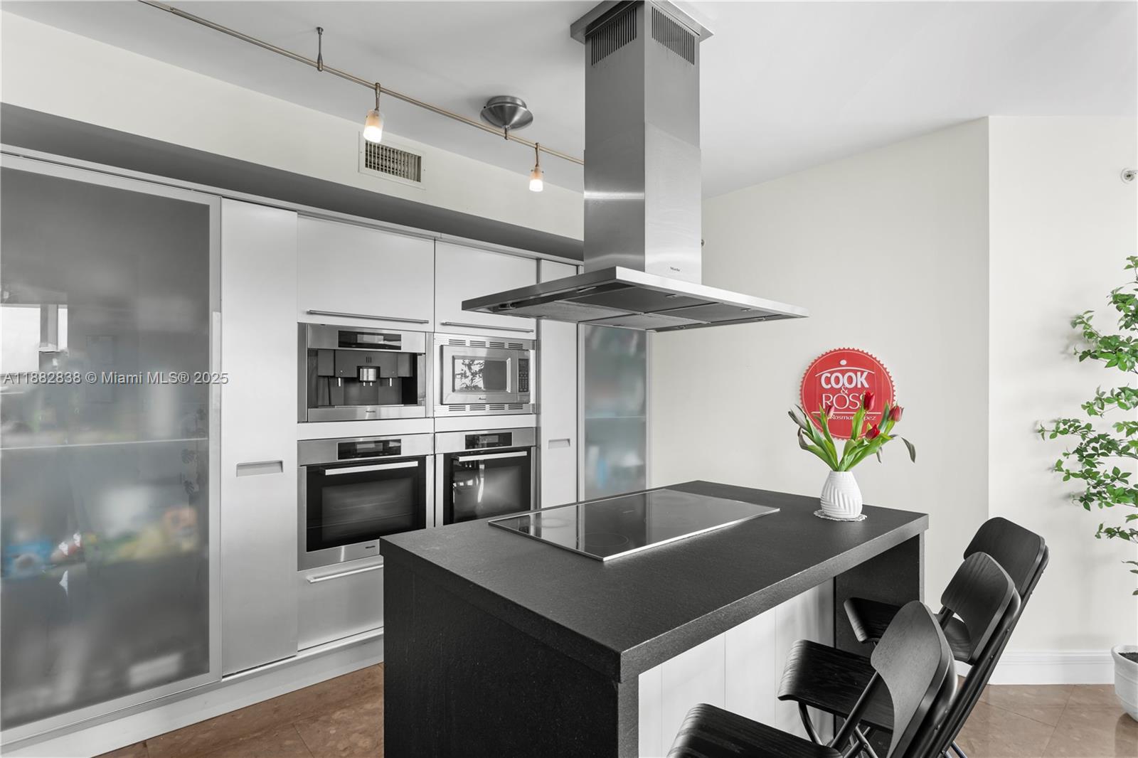 5301 3 / 4 3016 sq. ft. $ 2025-09-22 0 foto