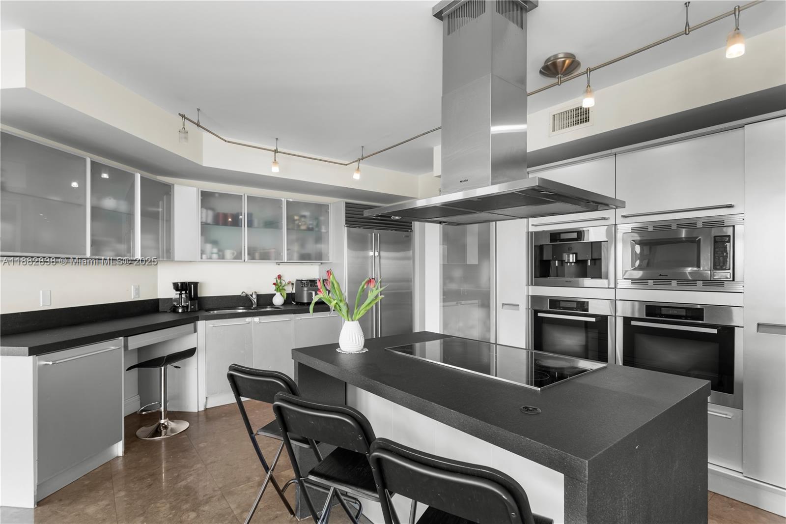 5301 3 / 4 3016 sq. ft. $ 2025-09-22 0 foto
