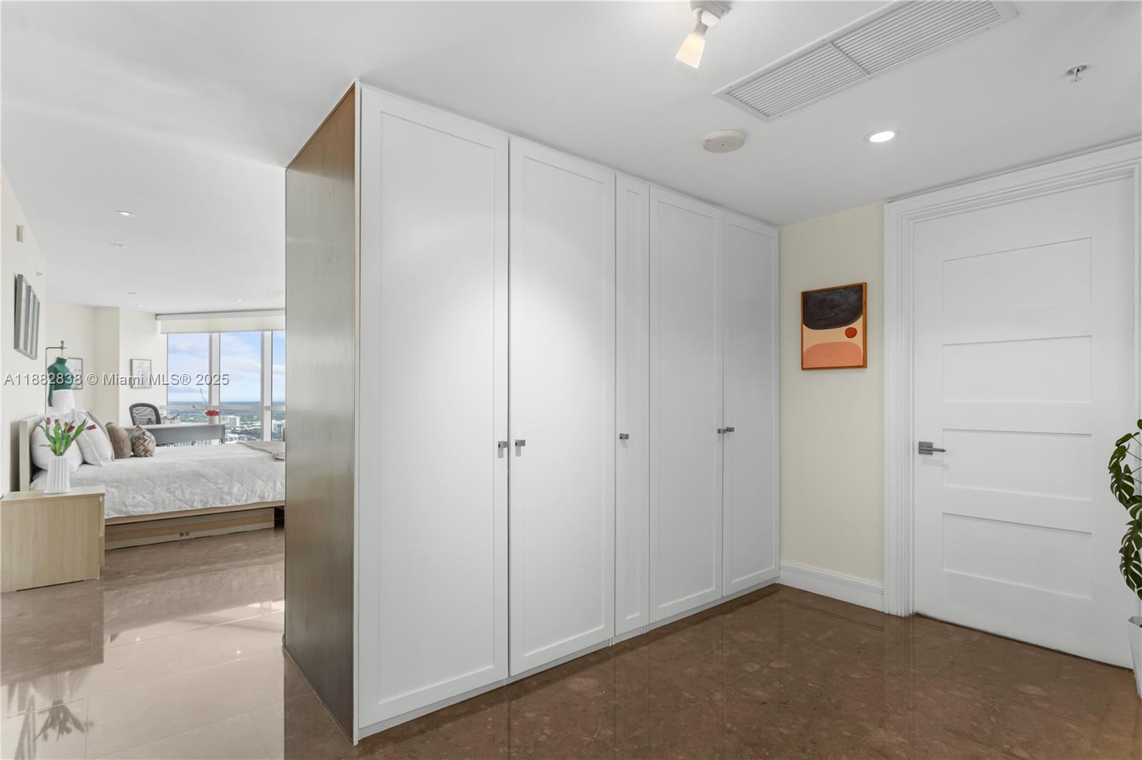 5301 3 / 4 3016 sq. ft. $ 2025-09-22 0 foto