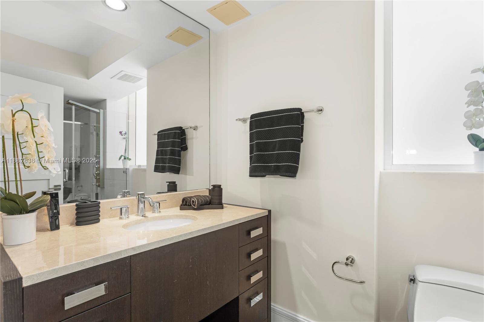5301 3 / 4 3016 sq. ft. $ 2025-09-22 0 foto
