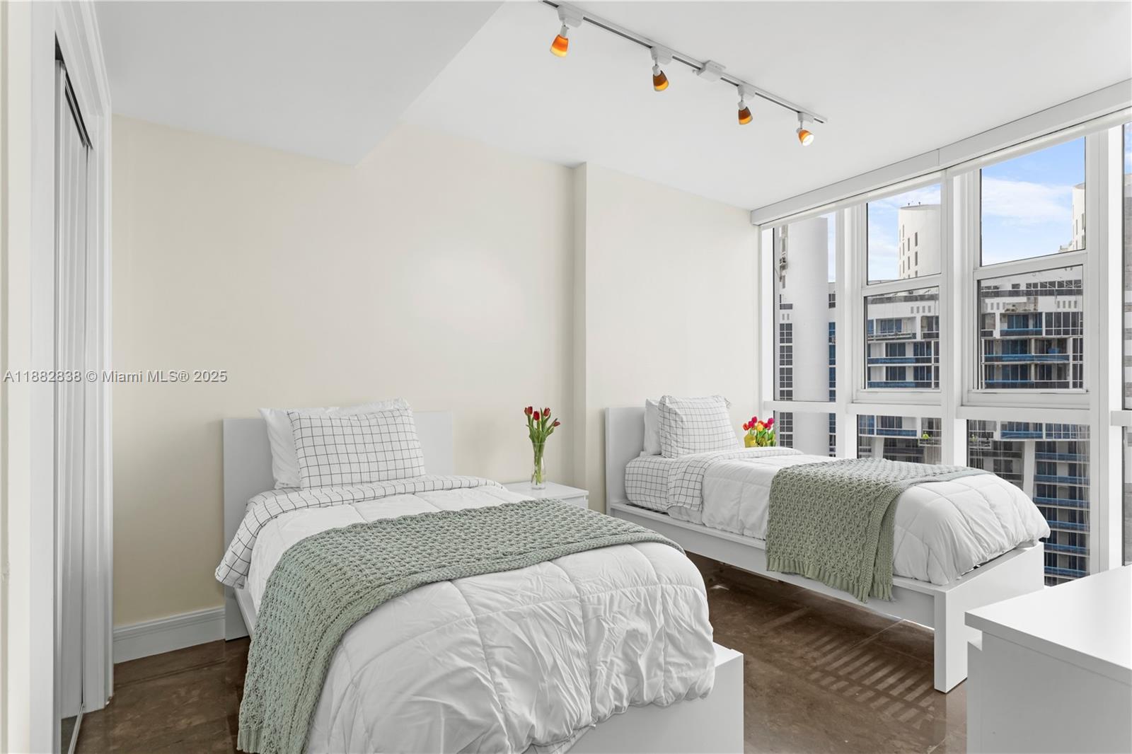 5301 3 / 4 3016 sq. ft. $ 2025-09-22 0 foto