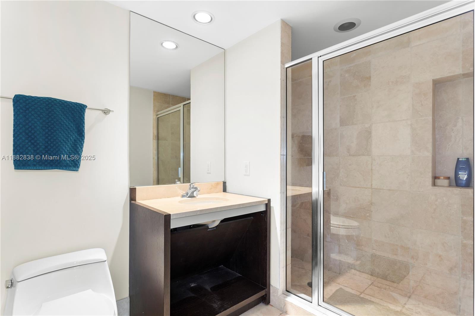 5301 3 / 4 3016 sq. ft. $ 2025-09-22 0 foto