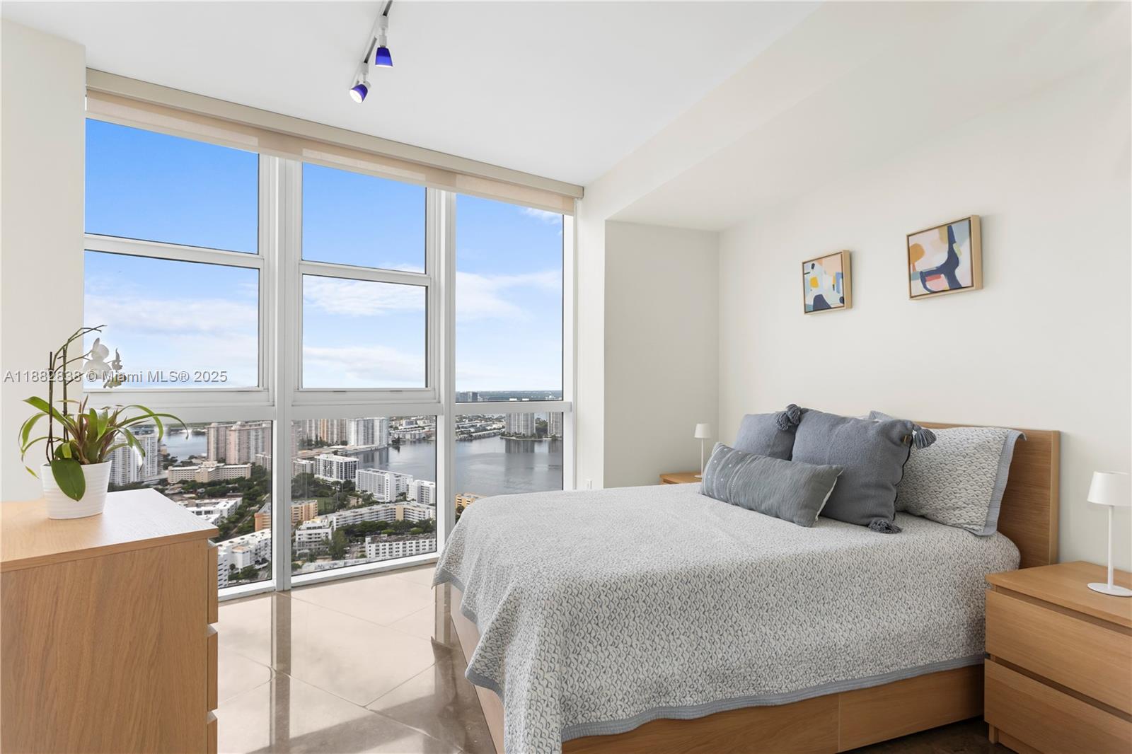5301 3 / 4 3016 sq. ft. $ 2025-09-22 0 foto