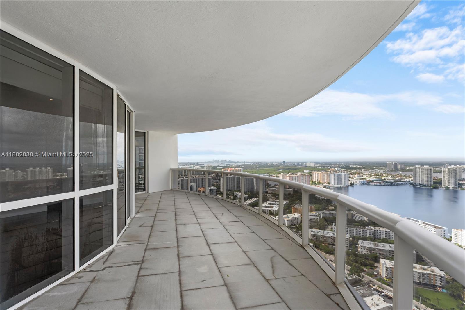5301 3 / 4 3016 sq. ft. $ 2025-09-22 0 foto