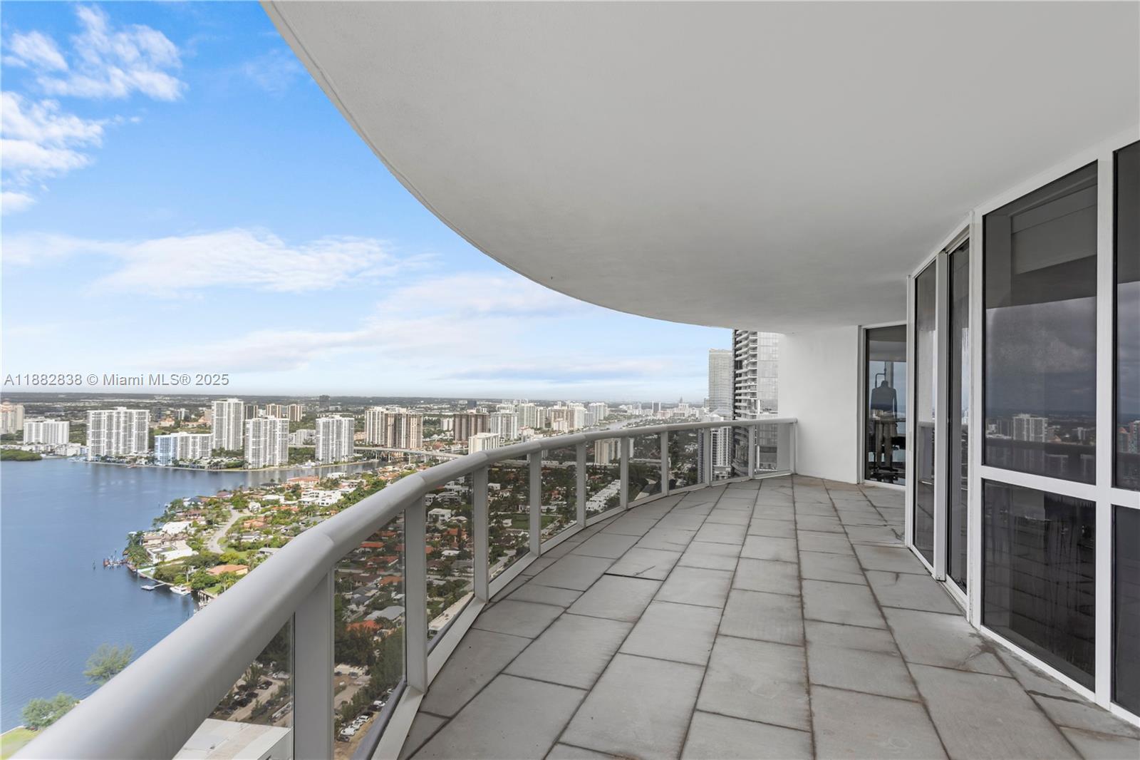 5301 3 / 4 3016 sq. ft. $ 2025-09-22 0 foto