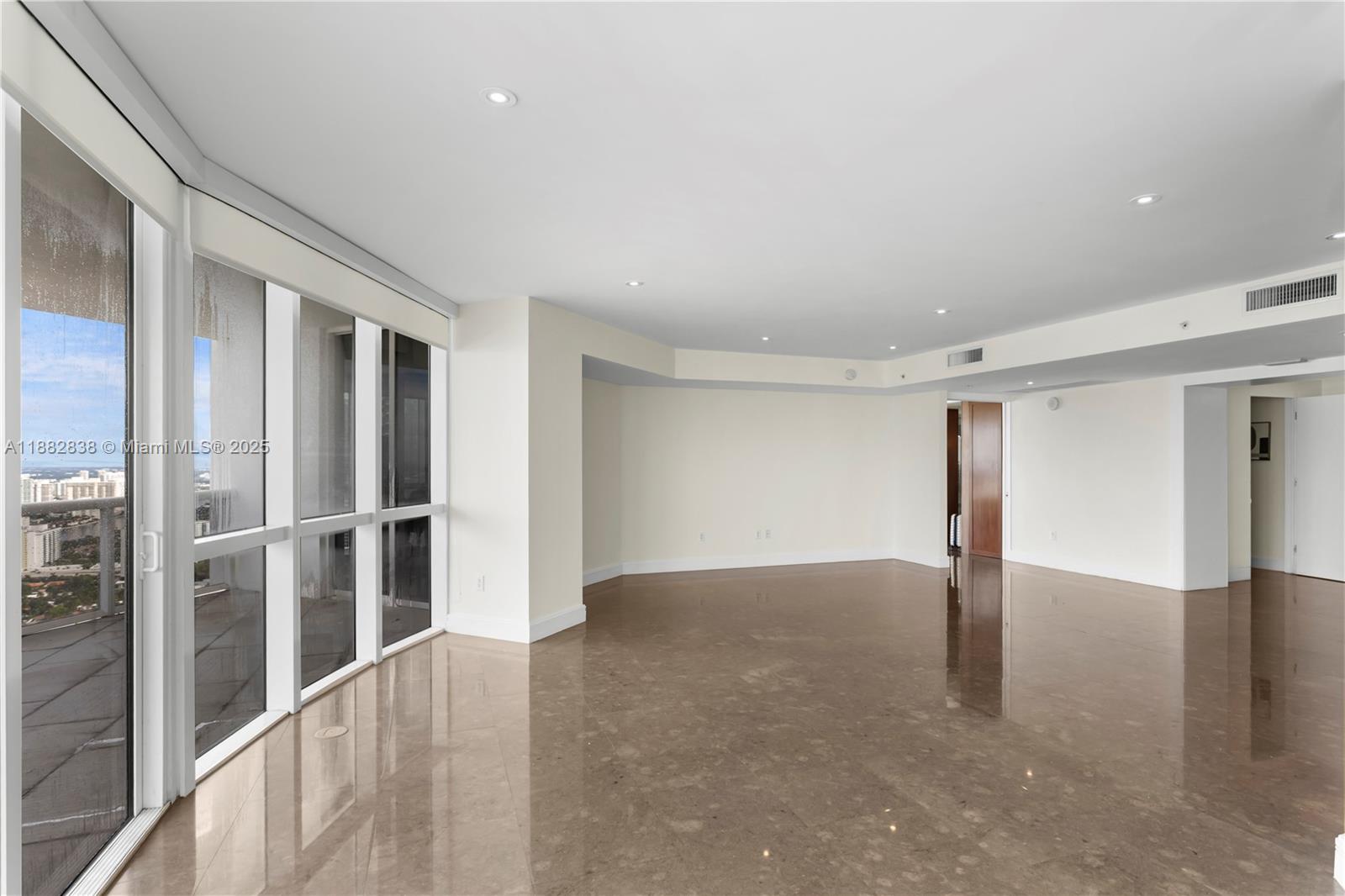 5301 3 / 4 3016 sq. ft. $ 2025-09-22 0 foto