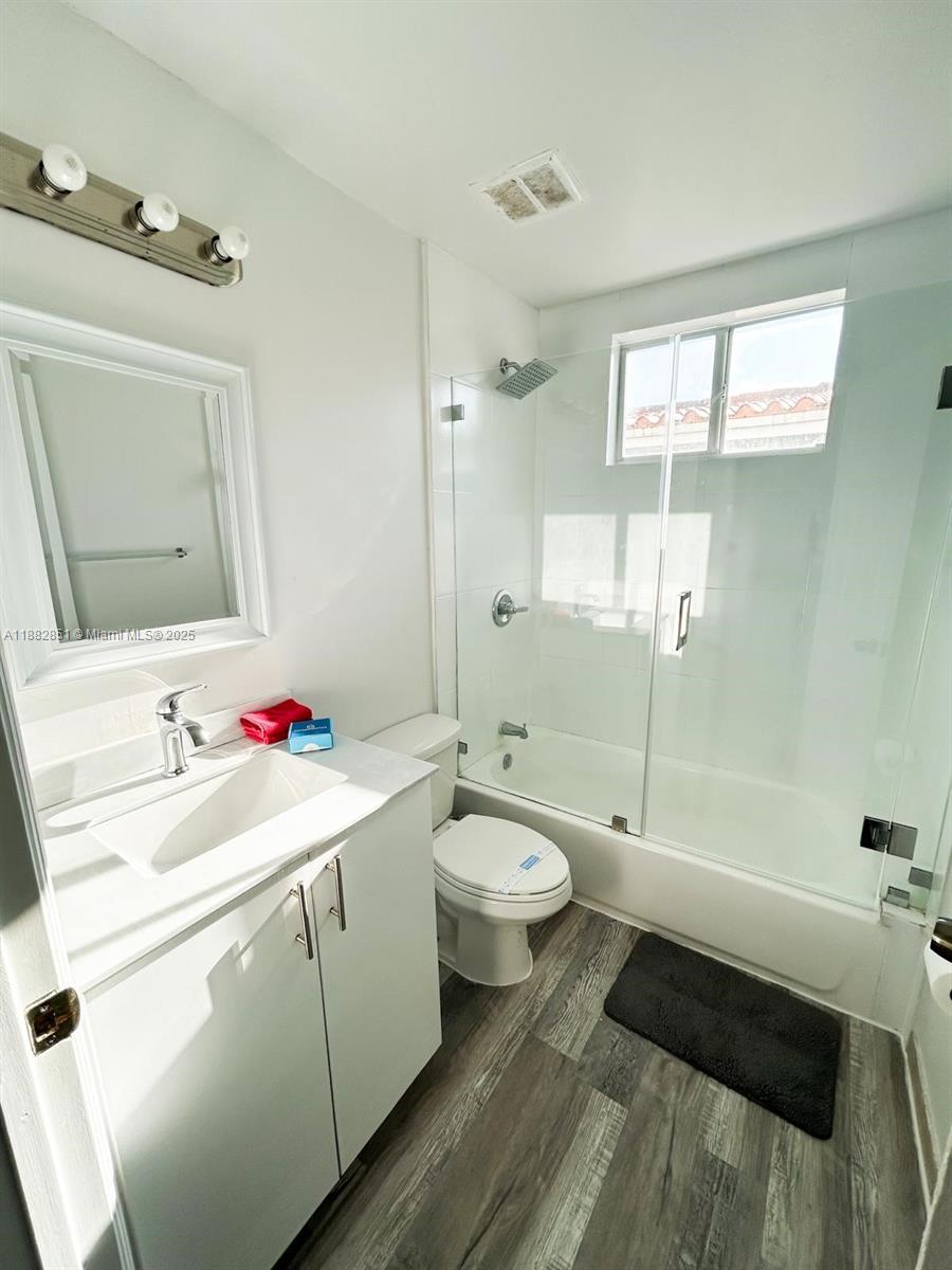   /  3420 sq. ft. $ 2025-09-22 0 foto