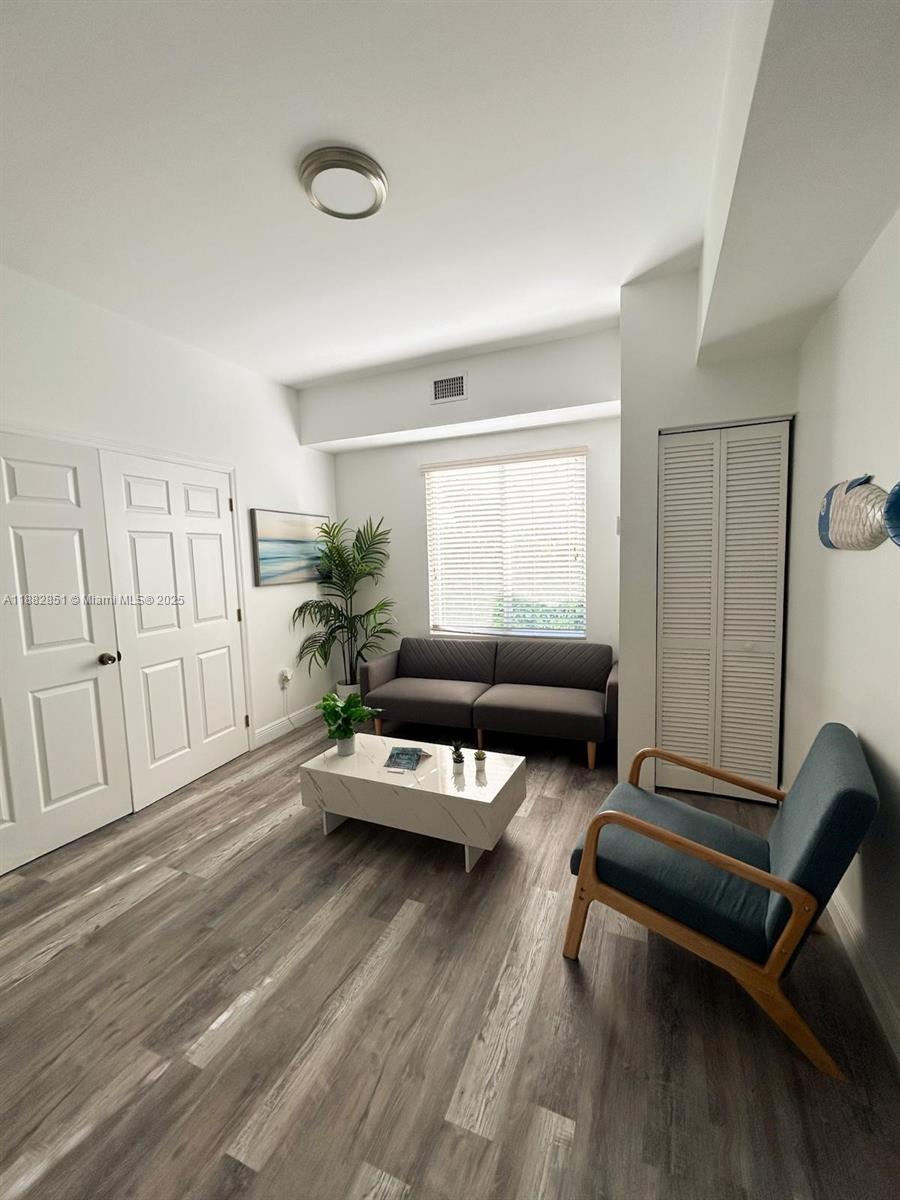   /  3420 sq. ft. $ 2025-09-22 0 foto