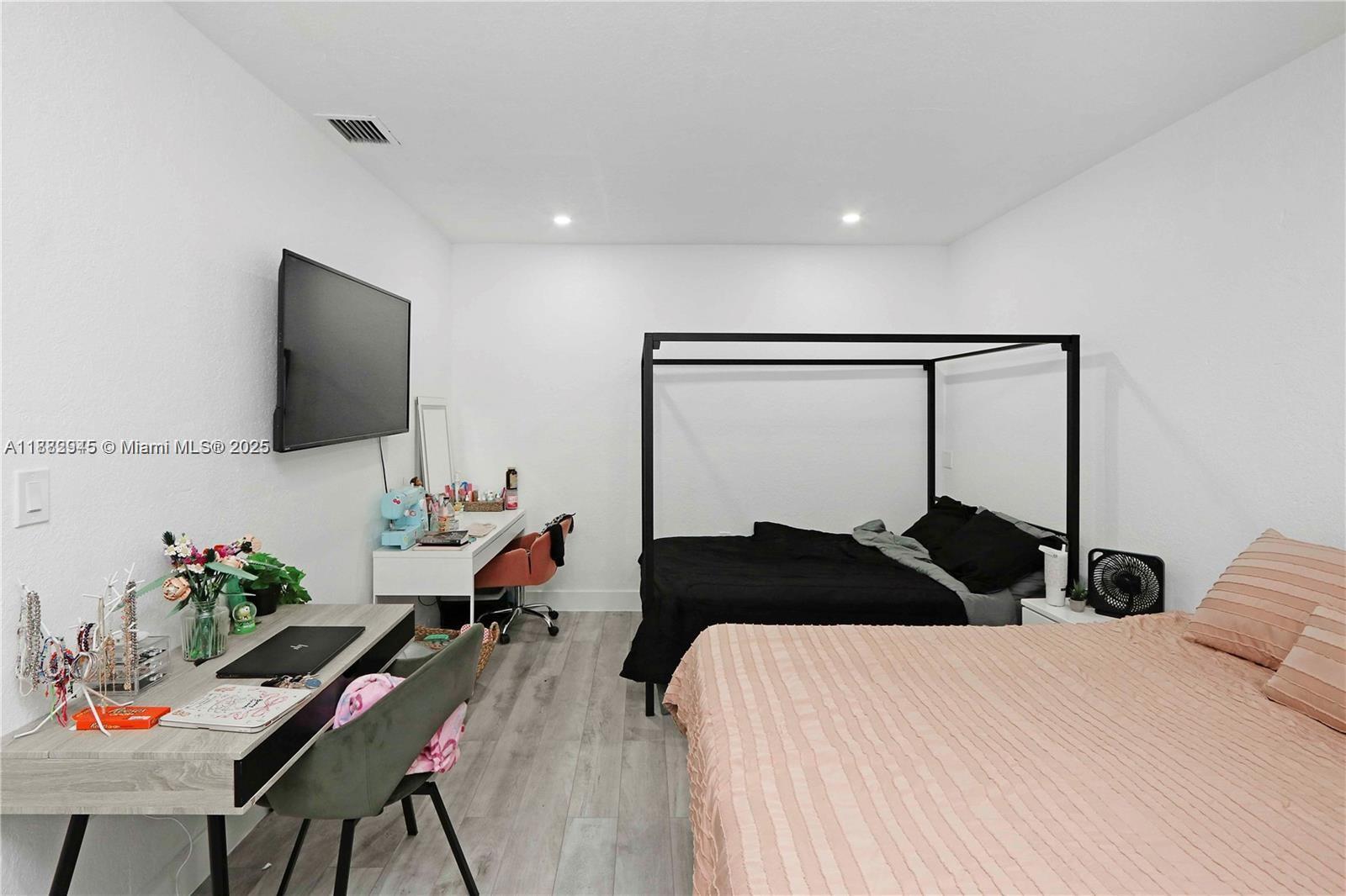   /  2106 sq. ft. $ 2025-09-22 0 Photo