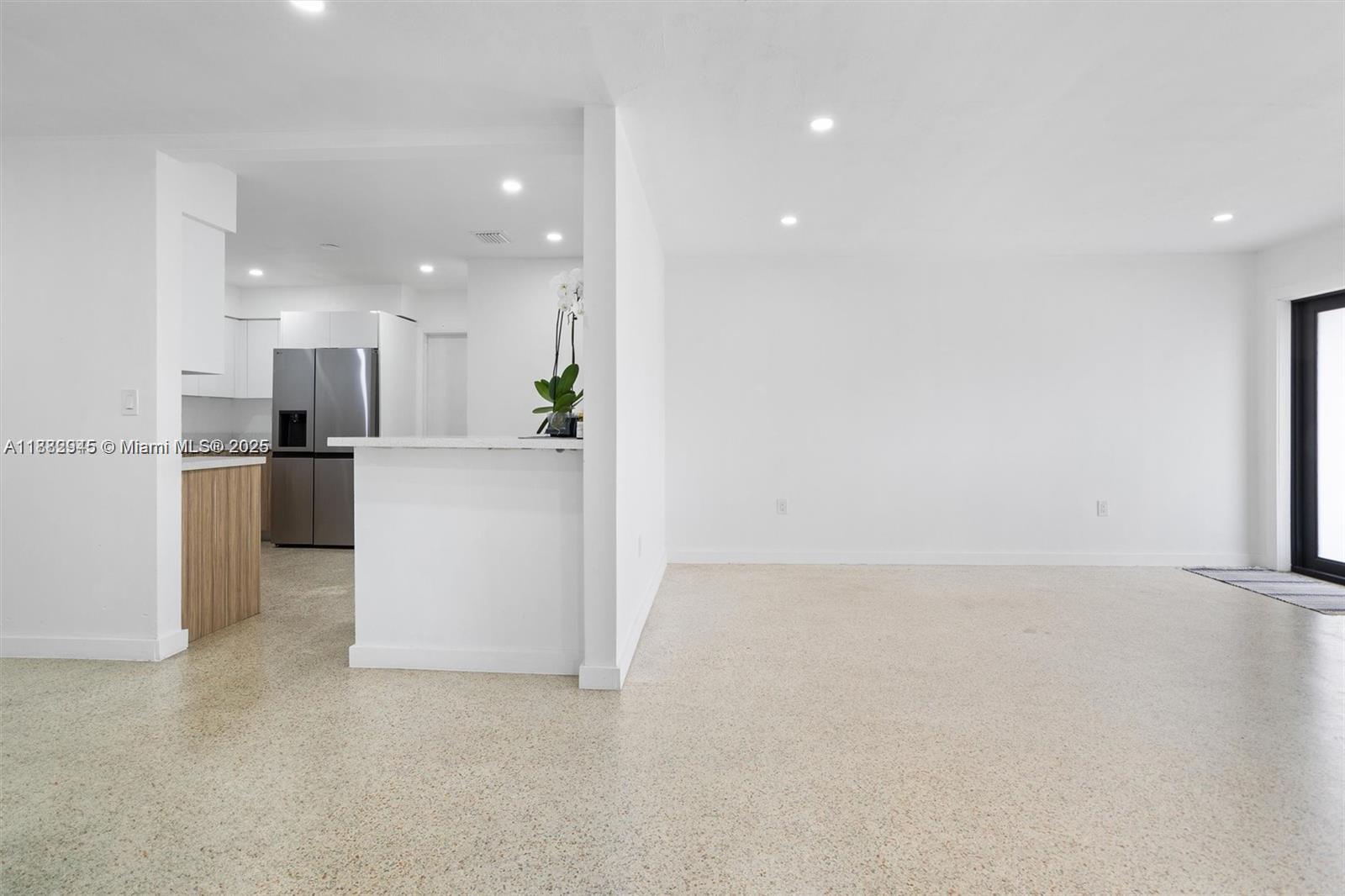   /  2106 sq. ft. $ 2025-09-22 0 Photo