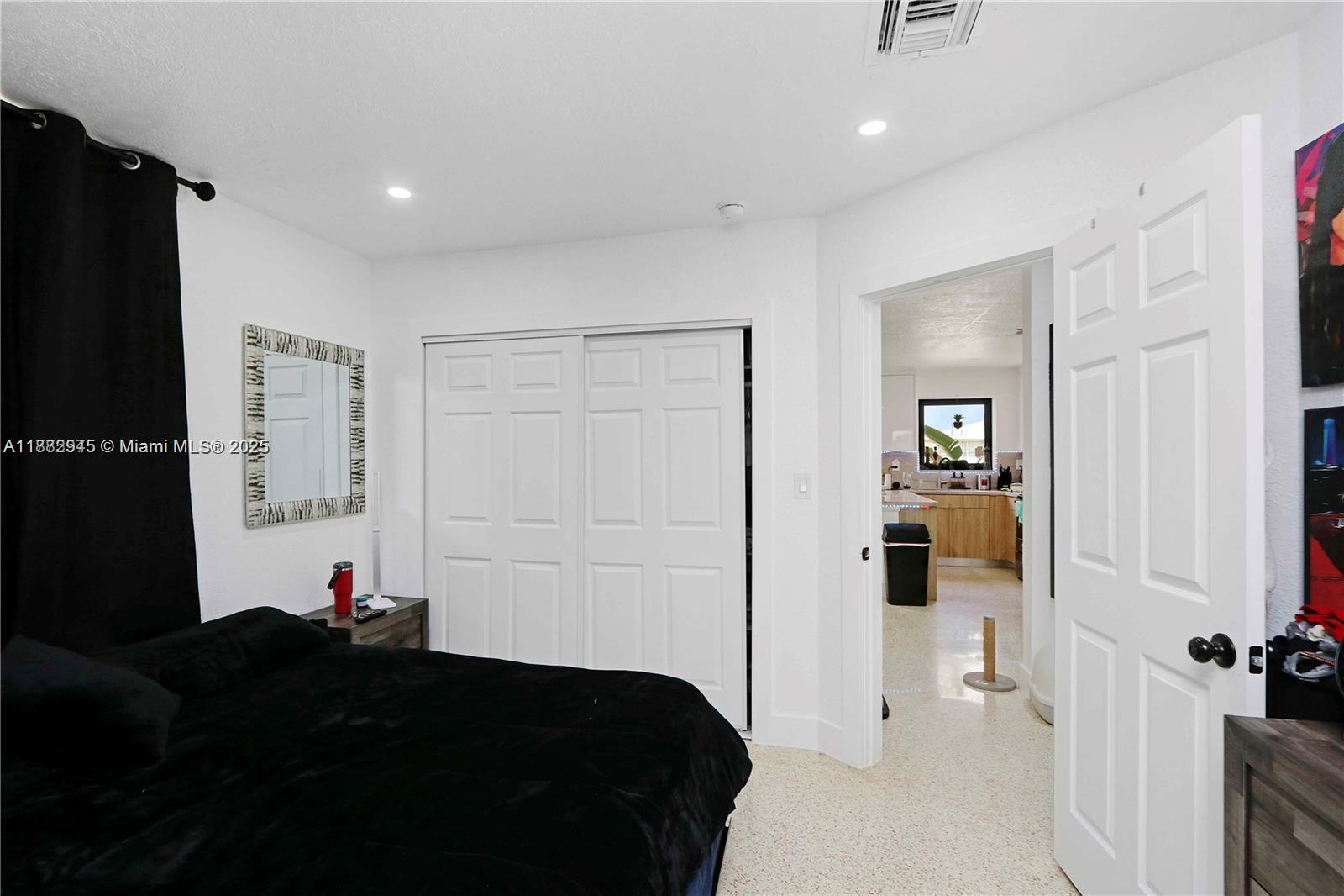  /  2106 sq. ft. $ 2025-09-22 0 Photo