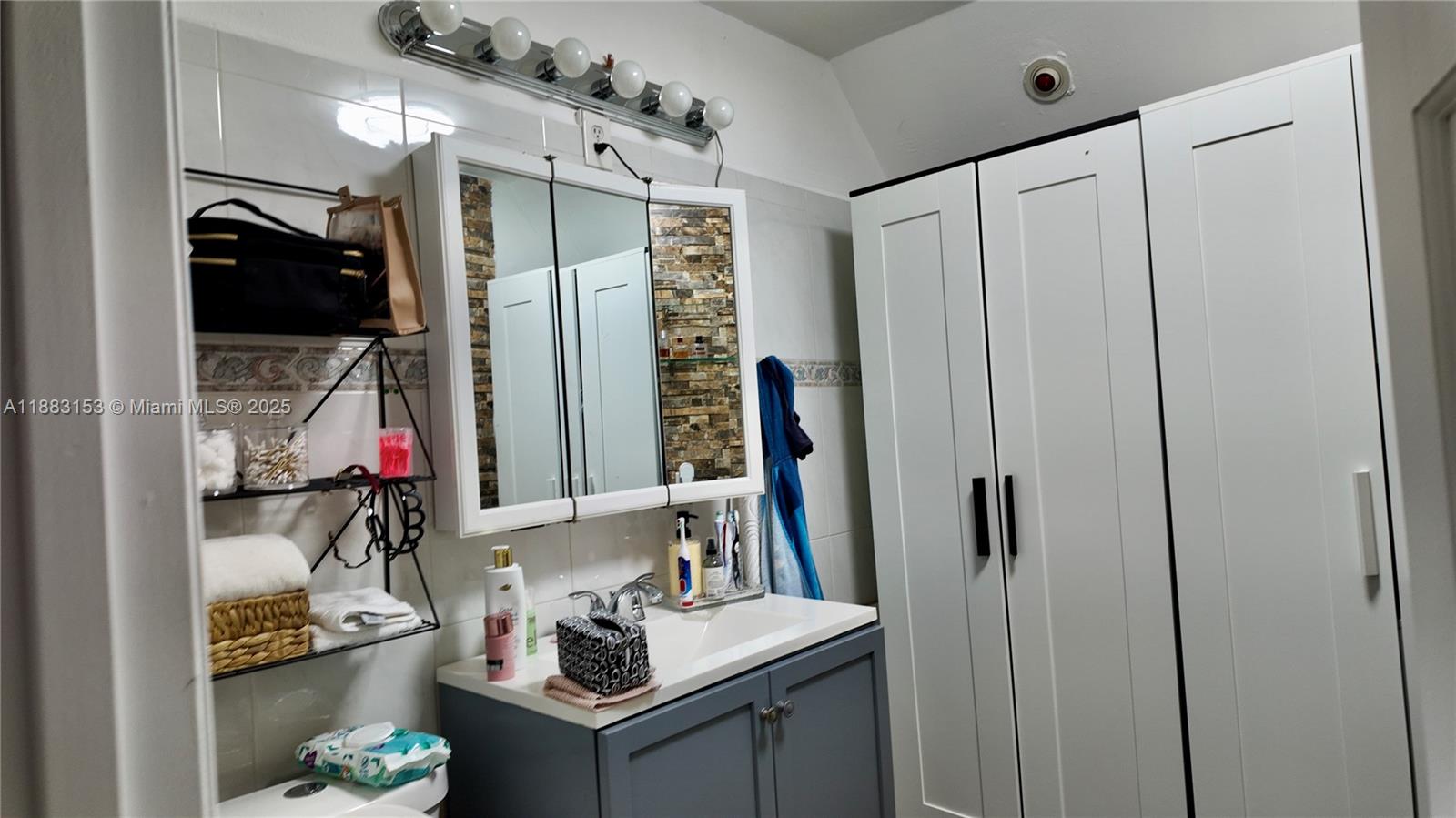   /  3059 sq. ft. $ 2025-09-23 0 Photo