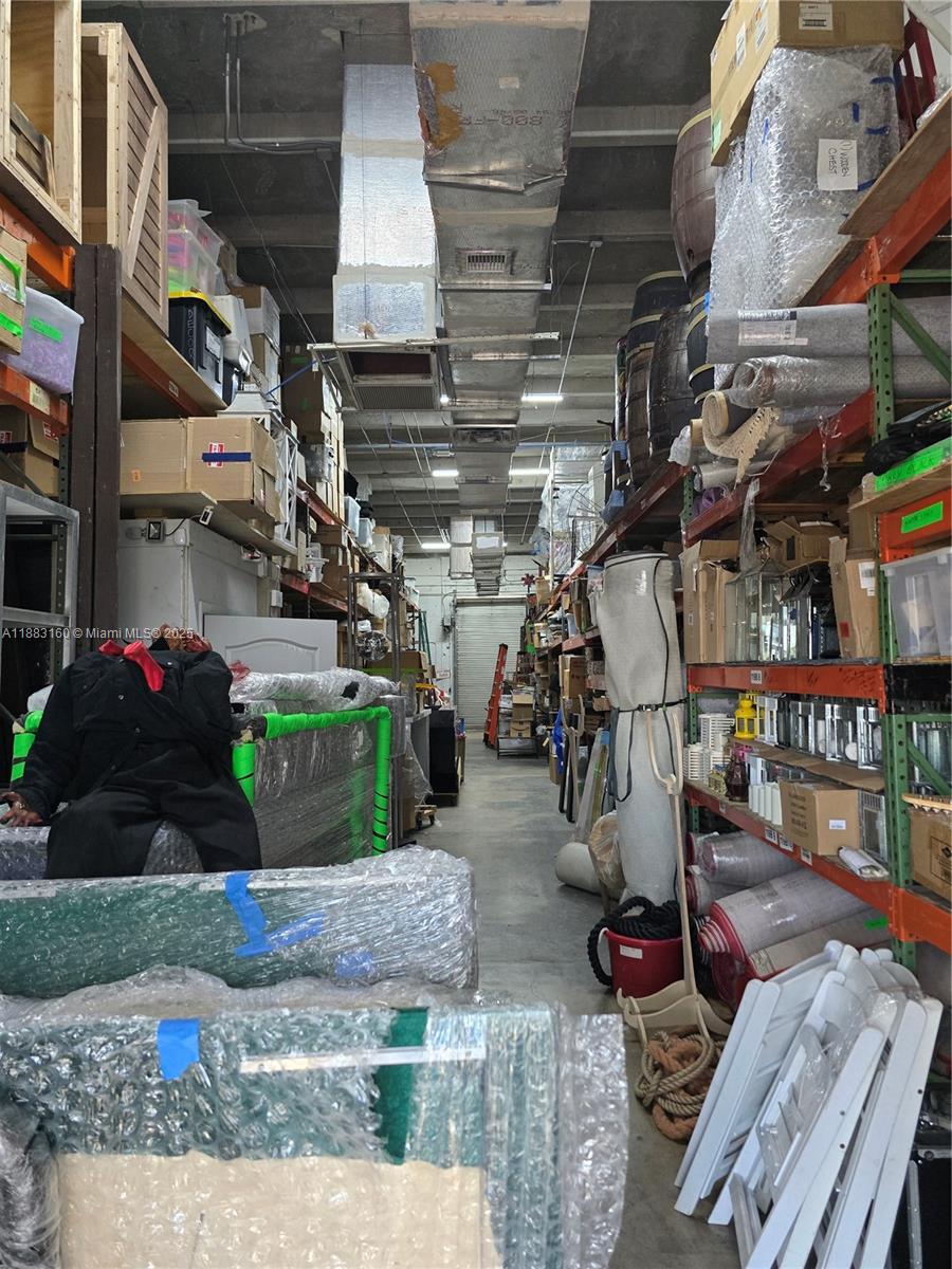 11917/11919  /   sq. ft. $ 2025-09-23 0 foto