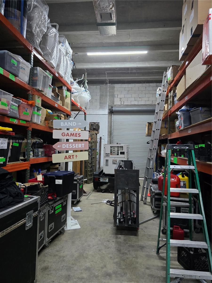 11917/11919  /   sq. ft. $ 2025-09-23 0 foto